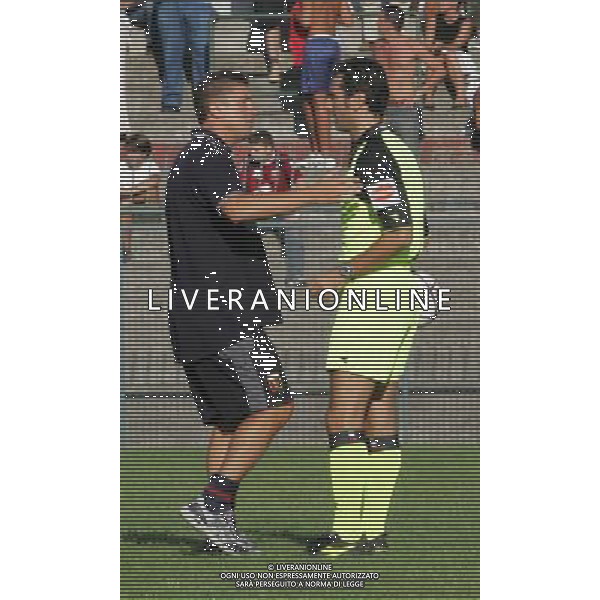 GENOA-CATANZARO COPPA ITALIA 07/08/2005 NELLA FOTO LA SOSPENSIONE DELLA PARTITA CON ARBITRO DONDARINI AGENZIA ALDO LIVERANI