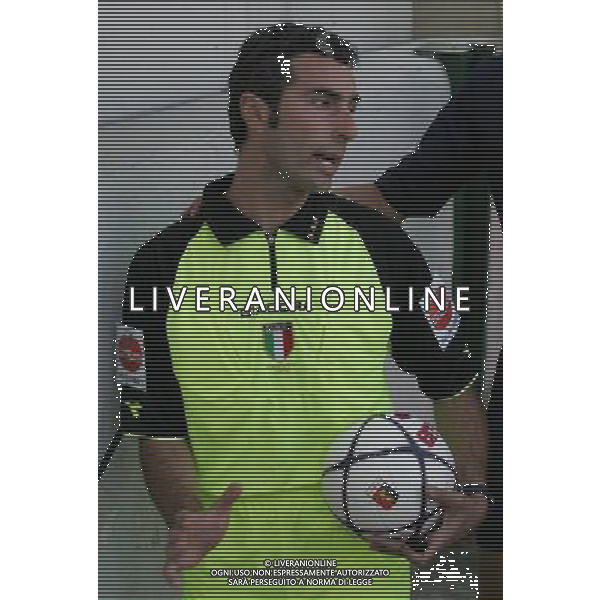 GENOA-CATANZARO COPPA ITALIA 07/08/2005 NELLA FOTO LA SOSPENSIONE DELLA PARTITA CON ARBITRO DONDARINI AGENZIA ALDO LIVERANI