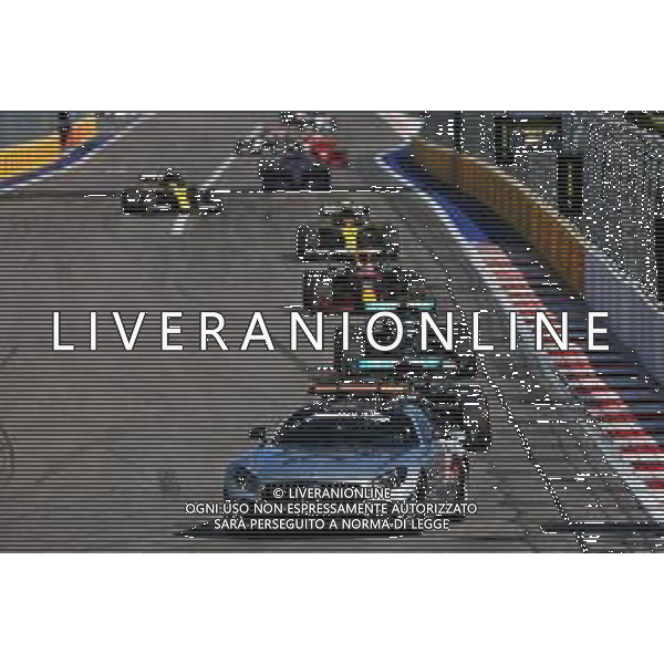 Lewis Hamilton (GBR) Mercedes AMG F1 W11 leads behind the FIA Safety Car. 27.09.2020. Formula 1 World Championship, Rd 10, Russian Grand Prix, Sochi Autodrom, Sochi, Russia, Race Day. - www.xpbimages.com, EMail: requests@xpbimages.com © Copyright: Batchelor / XPB Images / AGENZIA ALDO LIVERANI SAS - ITALY ONLY EDITORIAL USE ONLY