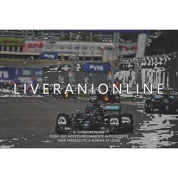 Lewis Hamilton (GBR) Mercedes AMG F1 W11. 27.09.2020. Formula 1 World Championship, Rd 10, Russian Grand Prix, Sochi Autodrom, Sochi, Russia, Race Day. - www.xpbimages.com, EMail: requests@xpbimages.com © Copyright: Batchelor / XPB Images / AGENZIA ALDO LIVERANI SAS - ITALY ONLY EDITORIAL USE ONLY