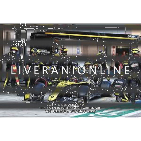 Esteban Ocon (FRA) Renault F1 Team RS20 makes a pit stop. 27.09.2020. Formula 1 World Championship, Rd 10, Russian Grand Prix, Sochi Autodrom, Sochi, Russia, Race Day. - www.xpbimages.com, EMail: requests@xpbimages.com © Copyright: Moy / XPB Images / AGENZIA ALDO LIVERANI SAS - ITALY ONLY EDITORIAL USE ONLY