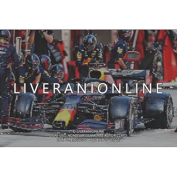 Max Verstappen (NLD) Red Bull Racing RB16 makes a pit stop. 27.09.2020. Formula 1 World Championship, Rd 10, Russian Grand Prix, Sochi Autodrom, Sochi, Russia, Race Day. - www.xpbimages.com, EMail: requests@xpbimages.com © Copyright: Moy / XPB Images / AGENZIA ALDO LIVERANI SAS - ITALY ONLY EDITORIAL USE ONLY