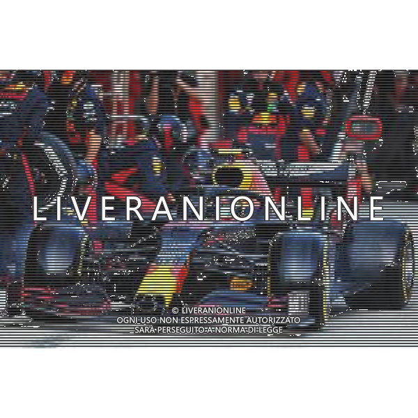 Alexander Albon (THA) Red Bull Racing RB16 makes a pit stop. 27.09.2020. Formula 1 World Championship, Rd 10, Russian Grand Prix, Sochi Autodrom, Sochi, Russia, Race Day. - www.xpbimages.com, EMail: requests@xpbimages.com © Copyright: Moy / XPB Images / AGENZIA ALDO LIVERANI SAS - ITALY ONLY EDITORIAL USE ONLY