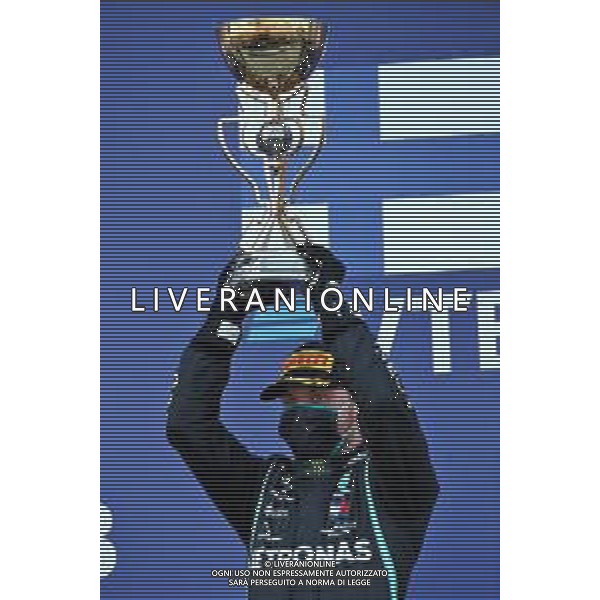 Race winner Valtteri Bottas (FIN) Mercedes AMG F1 celebrates on the podium. 27.09.2020. Formula 1 World Championship, Rd 10, Russian Grand Prix, Sochi Autodrom, Sochi, Russia, Race Day. - www.xpbimages.com, EMail: requests@xpbimages.com © Copyright: Batchelor / XPB Images / AGENZIA ALDO LIVERANI SAS - ITALY ONLY EDITORIAL USE ONLY