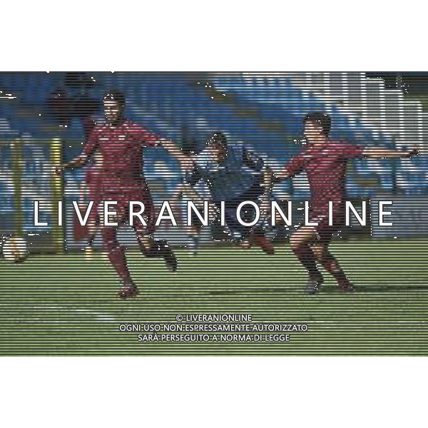 Manconi (AlbinoLeffe) atterrato da due avversari AlbinoLeffe vs Livorno Campionato Serie C - 1° giornata Gorgonzola (MI) 27-09-2020 Stadio Citta’ di Gorgonzola foto Roberto Garavaglia - agenzia Aldo Liverani sas / AGENZIA ALDO LIVERANI SAS