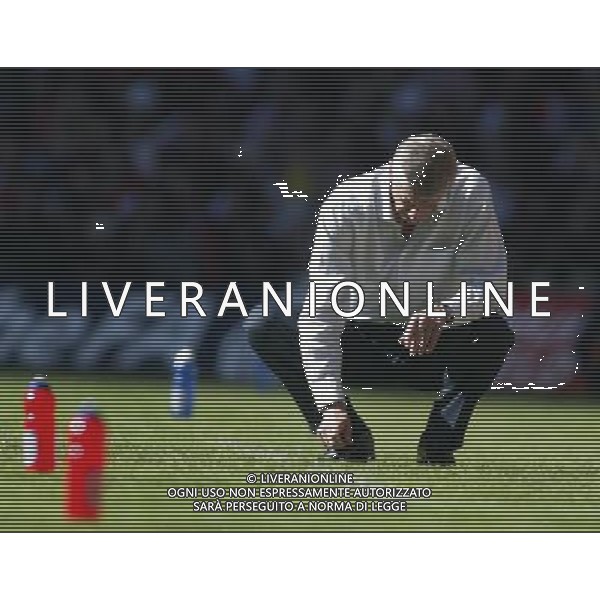 ArseneWenger looks dejected-CHELSEA V ARSENAL for the 2005 Communitu Shield at the Millennium Stadium in Cardiff : Date 07/08/05 Picture by Marcello Pozzetti : ©IPS Photo Agency - Adddress:21 Delisle road - London SE28 0JD- agenzia aldo liverani s a