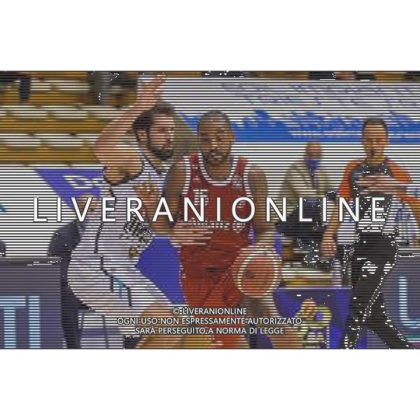 Basket Allianz Pallacanestro Trieste vs Vanoli Cremona - Campionato di Basket Serie A 2020/2021, 27 settembre 2020 Trieste, Italia Nella foto: Mike Henry (Trieste) contrastato da Marcus Lee Andrew (Cremona) @LM/Franco Debernardi/ AGENZIA ALDO LIVERANI SAS