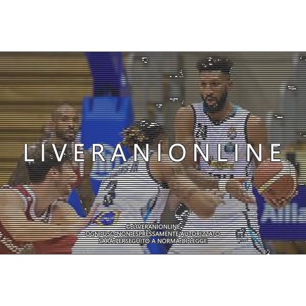 Basket Allianz Pallacanestro Trieste vs Vanoli Cremona - Campionato di Basket Serie A 2020/2021, 27 settembre 2020 Trieste, Italia Nella foto: Lee Andrew (Cremona) passa la palla a Williams Timeric (Cremona) @LM/Franco Debernardi/ AGENZIA ALDO LIVERANI SAS