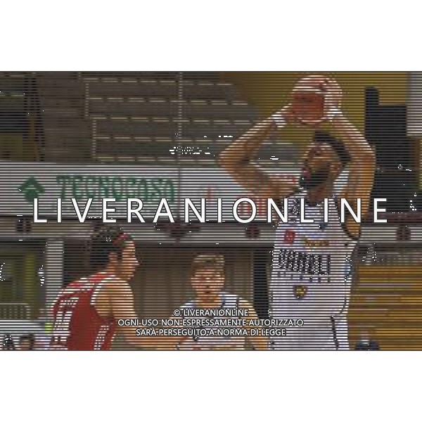 Basket Allianz Pallacanestro Trieste vs Vanoli Cremona - Campionato di Basket Serie A 2020/2021, 27 settembre 2020 Trieste, Italia Nella foto: Lee Andrew (Cremona) contrastato da Davide Alviti (Trieste ) @LM/Franco Debernardi/ AGENZIA ALDO LIVERANI SAS