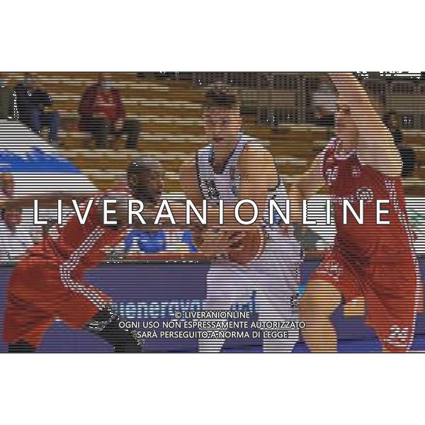 Basket Allianz Pallacanestro Trieste vs Vanoli Cremona - Campionato di Basket Serie A 2020/2021, 27 settembre 2020 Trieste, Italia Nella foto: Hommes Craig (Cremona) contrastato da Andrejs Grazulis (Trieste ) @LM/Franco Debernardi/ AGENZIA ALDO LIVERANI SAS