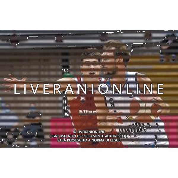 Basket Allianz Pallacanestro Trieste vs Vanoli Cremona - Campionato di Basket Serie A 2020/2021, 27 settembre 2020 Trieste, Italia Nella foto: Mike Henry (Trieste) contrastato da Marcus Lee Andrew (Cremona) @LM/Franco Debernardi/ AGENZIA ALDO LIVERANI SAS