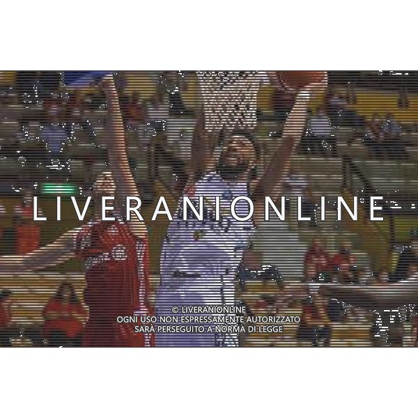 Basket Allianz Pallacanestro Trieste vs Vanoli Cremona - Campionato di Basket Serie A 2020/2021, 27 settembre 2020 Trieste, Italia Nella foto: Lee Andrew (Cremona) contrastato da Davide Alviti (Trieste ) @LM/Franco Debernardi/ AGENZIA ALDO LIVERANI SAS