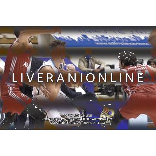Basket Allianz Pallacanestro Trieste vs Vanoli Cremona - Campionato di Basket Serie A 2020/2021, 27 settembre 2020 Trieste, Italia Nella foto: Hommes Craig (Cremona) contrastato da Davide Alviti (Trieste ) @LM/Franco Debernardi/ AGENZIA ALDO LIVERANI SAS
