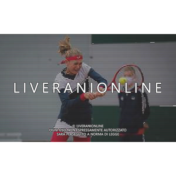 Roland Garros 2020, Grand Slam tennis tournament - Tennis Internationals, 27 September 2020 Roland Garros stadium, paris, france, Italy Photo showing: Marie Bouzkova of the Czech Republic in action against Kaia Kanepi of Estonia @LM/DPPI/DPPI/Rob Prange/AGENZIA ALDO LIVERANI SAS