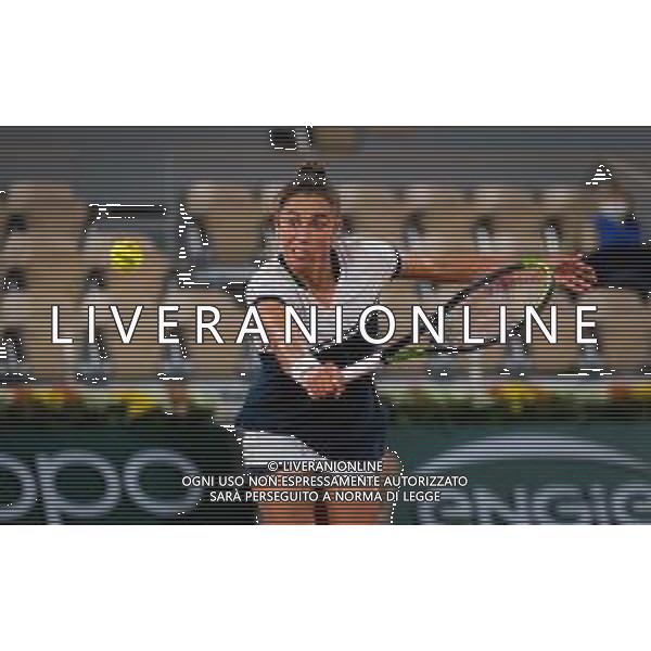 Roland Garros 2020, Grand Slam tennis tournament - Tennis Internationals, 27 September 2020 Roland Garros stadium, paris, france, Italy Photo showing: Sara Sorribes Tormo of Spain in action against Simona Halep of Romania @LM/DPPI/DPPI/Rob Prange/AGENZIA ALDO LIVERANI SAS