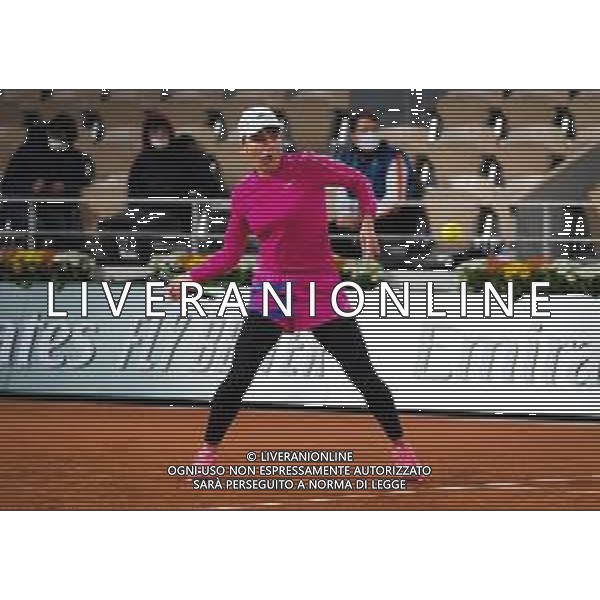 Roland Garros 2020, Grand Slam tennis tournament - Tennis Internationals, 27 September 2020 Roland Garros stadium, paris, france, Italy Photo showing: Simona Halep of Romania in action against Sara Sorribes Tormo of Spain @LM/DPPI/DPPI/Rob Prange/AGENZIA ALDO LIVERANI SAS
