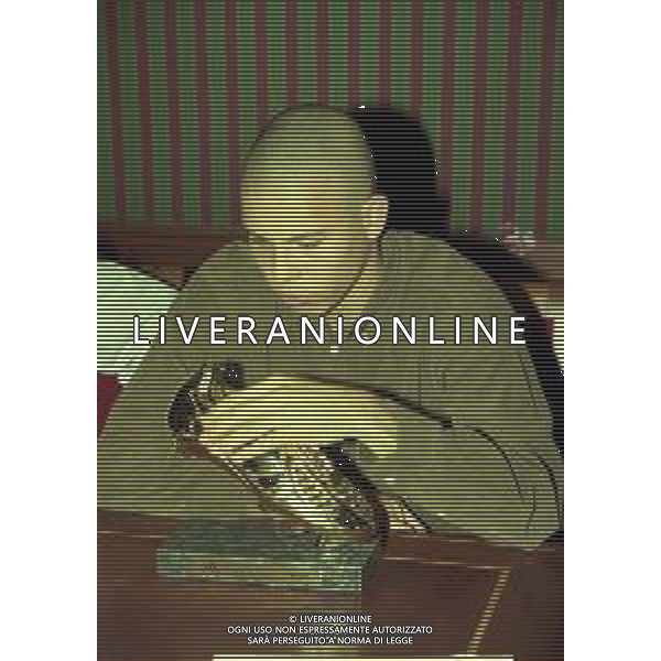 1998 PREMIO SCARPA D\'ORO A RONALDO NELLA FOTO Ronaldo Luís Nazário de Lima CON LA SCARPA D\'ORO AG ALDO LIVERANI SAS