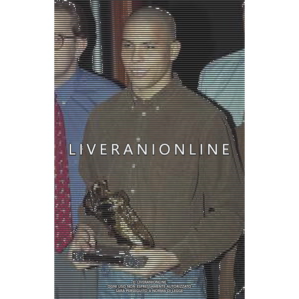 1998 PREMIO SCARPA D\'ORO A RONALDO NELLA FOTO Ronaldo Luís Nazário de Lima CON LA SCARPA D\'ORO AG ALDO LIVERANI SAS