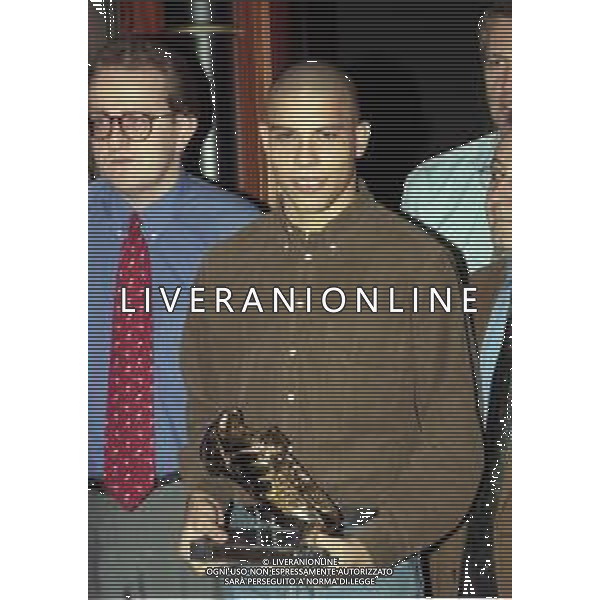 1998 PREMIO SCARPA D\'ORO A RONALDO NELLA FOTO Ronaldo Luís Nazário de Lima CON LA SCARPA D\'ORO AG ALDO LIVERANI SAS