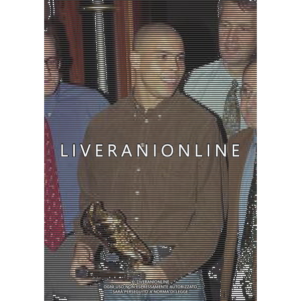 1998 PREMIO SCARPA D\'ORO A RONALDO NELLA FOTO Ronaldo Luís Nazário de Lima CON LA SCARPA D\'ORO AG ALDO LIVERANI SAS