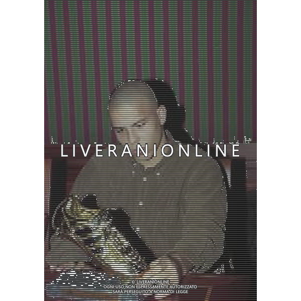 1998 PREMIO SCARPA D\'ORO A RONALDO NELLA FOTO Ronaldo Luís Nazário de Lima CON LA SCARPA D\'ORO AG ALDO LIVERANI SAS