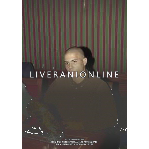 1998 PREMIO SCARPA D\'ORO A RONALDO NELLA FOTO Ronaldo Luís Nazário de Lima CON LA SCARPA D\'ORO AG ALDO LIVERANI SAS