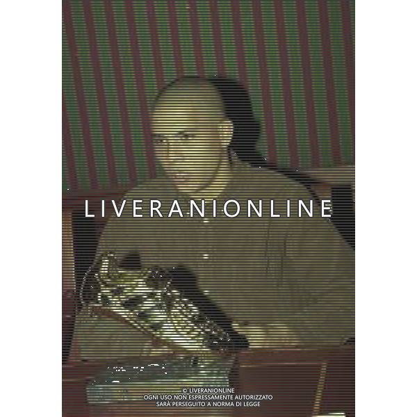 1998 PREMIO SCARPA D\'ORO A RONALDO NELLA FOTO Ronaldo Luís Nazário de Lima CON LA SCARPA D\'ORO AG ALDO LIVERANI SAS