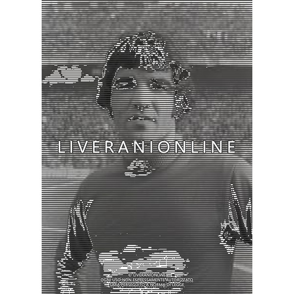 RETROSPETTIVA GASPARE UMILE CALCIATORE NELLA FOTO GASPARE UMILE CON LA MAGLIA DEL VARESE CALCIO NELL\'ANNO 1971-1972 AG ALDO LIVERANI SAS