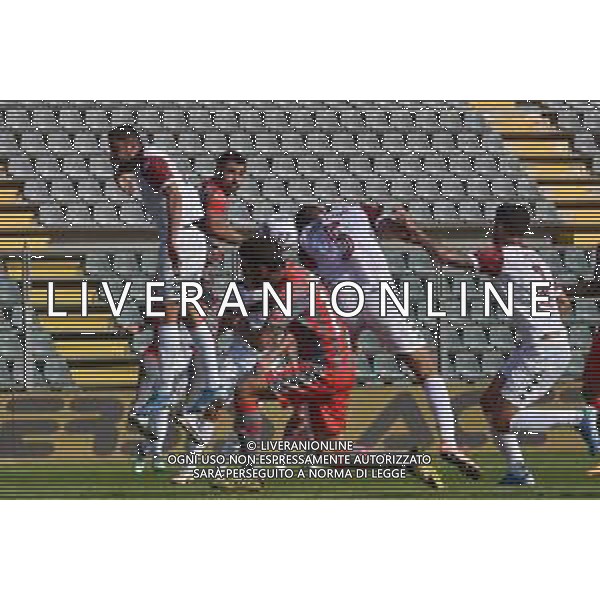 Cremonese vs Arezzo - Coppa Italia 2020/2021, 30 settembre 2020 Cremona, Italia Nella foto: Diego Borghini (Arezzo) anticpa di testa Matteo Bianchetti (Cremonese) @LM/Alessio Tarpini AG ALDO LIVERANI SAS