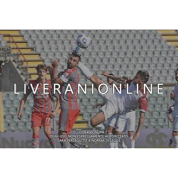 Cremonese vs Arezzo - Coppa Italia 2020/2021, 30 settembre 2020 Cremona, Italia Nella foto: Giovanni Ceravolo (Cremonese) e Luca Mosti (arezzo) @LM/Alessio Tarpini AG ALDO LIVERANI SAS