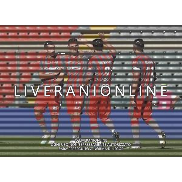 Cremonese vs Arezzo - Coppa Italia 2020/2021, 30 settembre 2020 Cremona, Italia Nella foto: Luca Strizzolo (Cremonese) festeggiato dai compagni dopo il gol del 2-0 @LM/Alessio Tarpini AG ALDO LIVERANI SAS
