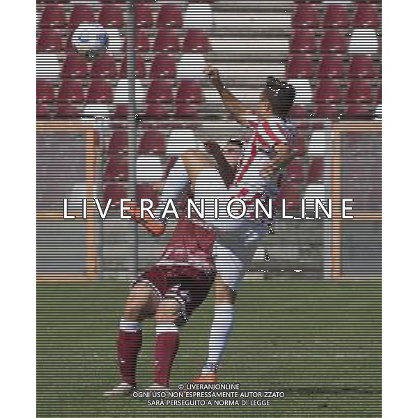 Reggina vs Teramo - Coppa Italia 2020/2021, 30 settembre 2020 Stadio Oreste Granillo , Reggio Calabria, Italia Nella foto: lorenzo Peli (44) Reggina contrastro con Tentardini Alberto (3) Teramo @LM/Valentina Giannettoni AG ALDO LIVERANI SAS