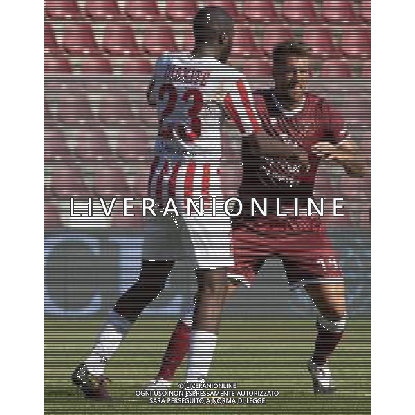 Reggina vs Teramo - Coppa Italia 2020/2021, 30 settembre 2020 Stadio Oreste Granillo , Reggio Calabria, Italia Nella foto: German Denis (19) Reggina marcato da Diakite Salim (23) Teramo @LM/Valentina Giannettoni AG ALDO LIVERANI SAS