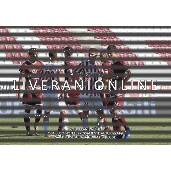 Reggina vs Teramo - Coppa Italia 2020/2021, 30 settembre 2020 Stadio Oreste Granillo , Reggio Calabria, Italia Nella foto: Azione di gioco in attacco per la Reggina Thiago Cionek (3) Reggina Del Prato Enrico (24) Reggina Dimitrios Stavropoulos (4) Reggina Lafferty Kyle (18) Reggina Piacentini Matteo (26) Teramo @LM/Valentina Giannettoni AG ALDO LIVERANI SAS
