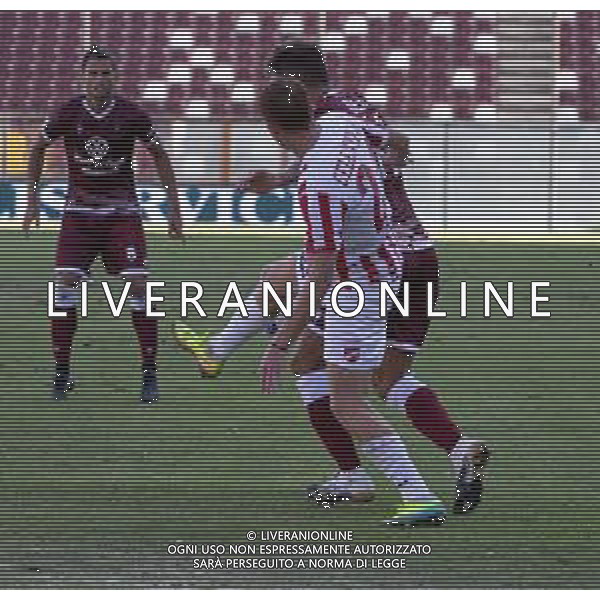 Reggina vs Teramo - Coppa Italia 2020/2021, 30 settembre 2020 Stadio Oreste Granillo , Reggio Calabria, Italia Nella foto: German Denis (19) Reggina marcato da Celentano Lorenzo (24) Teramo @LM/Valentina Giannettoni AG ALDO LIVERANI SAS