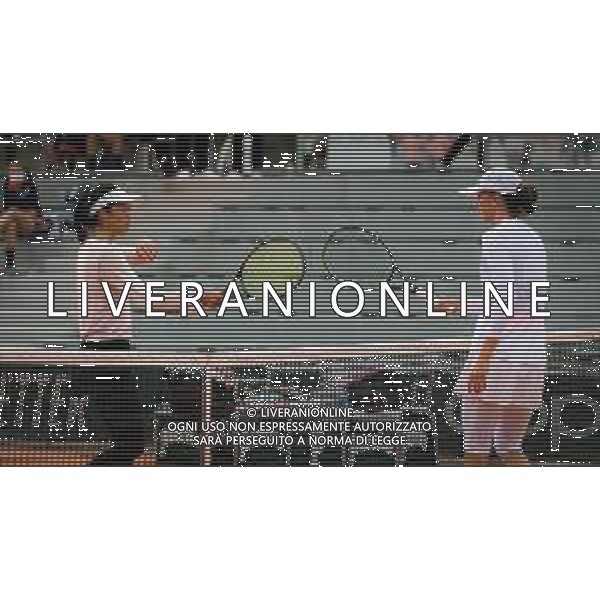 Roland Garros 2020, Grand Slam tournament - Tennis Internationals, 30 September 2020 Roland Garros stadium, paris, france, Italy Photo showing: Su-Wei Hsieh of Chinese Taipeh and Iga Swiatek of Poland at the net @LM/DPPI/DPPI/Rob Prange AG ALDO LIVERANI SAS