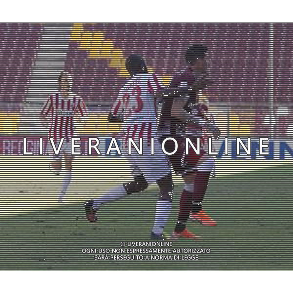 Reggina vs Teramo - Coppa Italia 2020/2021, 30 settembre 2020 Stadio Oreste Granillo , Reggio Calabria, Italia Nella foto: Lafferty Kyle (18) Reggina contrastro con Diakite Salim (23) Teramo @LM/Valentina Giannettoni AG ALDO LIVERANI SAS
