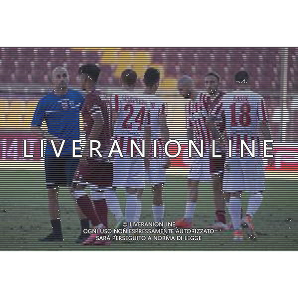 Reggina vs Teramo - Coppa Italia 2020/2021, 30 settembre 2020 Stadio Oreste Granillo , Reggio Calabria, Italia Nella foto: Saluti fine gara @LM/Valentina Giannettoni AG ALDO LIVERANI SAS
