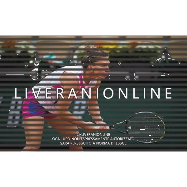 Roland Garros 2020, Grand Slam tournament - Tennis Internationals, 30 September 2020 Roland Garros stadium, paris, france, Italy Photo showing: Simona Halep of Romania in action against Irina-Camelia Begu of Romania @LM/DPPI/DPPI/Rob Prange AG ALDO LIVERANI SAS
