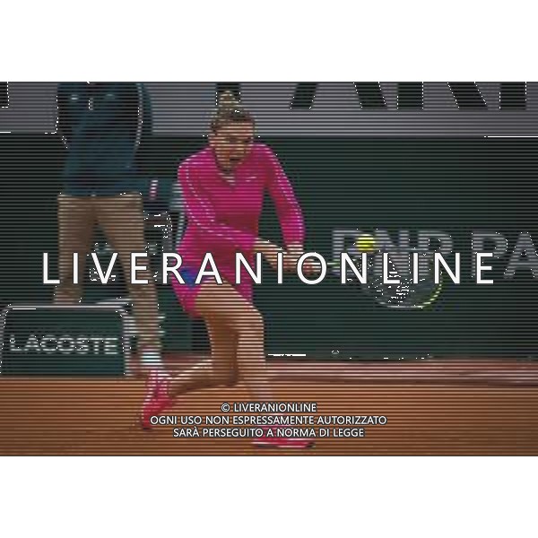 Roland Garros 2020, Grand Slam tournament - Tennis Internationals, 30 September 2020 Roland Garros stadium, paris, france, Italy Photo showing: Simona Halep of Romania in action against Irina-Camelia Begu of Romania @LM/DPPI/DPPI/Rob Prange AG ALDO LIVERANI SAS