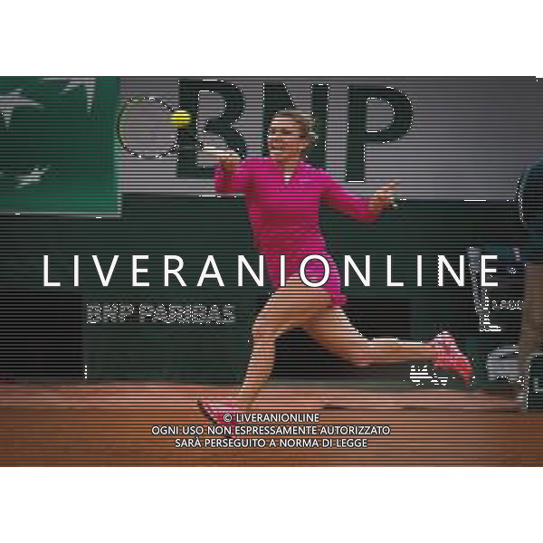Roland Garros 2020, Grand Slam tournament - Tennis Internationals, 30 September 2020 Roland Garros stadium, paris, france, Italy Photo showing: Simona Halep of Romania in action against Irina-Camelia Begu of Romania @LM/DPPI/DPPI/Rob Prange AG ALDO LIVERANI SAS
