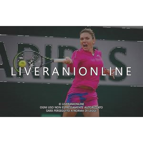 Roland Garros 2020, Grand Slam tournament - Tennis Internationals, 30 September 2020 Roland Garros stadium, paris, france, Italy Photo showing: Simona Halep of Romania in action against Irina-Camelia Begu of Romania @LM/DPPI/DPPI/Rob Prange AG ALDO LIVERANI SAS