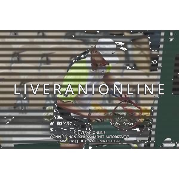 Roland Garros 2020, Grand Slam tournament - Tennis Internationals, 01 October 2020 Roland Garros stadium, paris, france, Italy Photo showing: Denis SHAPOVALOV (CAN) has broken his tennis racket @LM/DPPI/DPPI/Stephane Allaman AG ALDO LIVERANI SAS