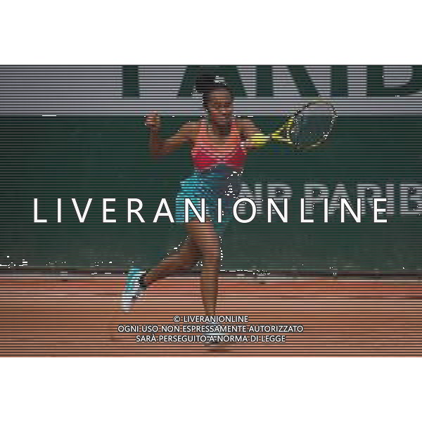 Roland Garros 2020, Grand Slam tournament - Tennis Internationals, 01 October 2020 Roland Garros stadium, paris, france, Italy Photo showing: Leylah Fernandez of Canada in action against Polona Hercog of Slovenia @LM/DPPI/DPPI/Rob Prange AG ALDO LIVERANI SAS