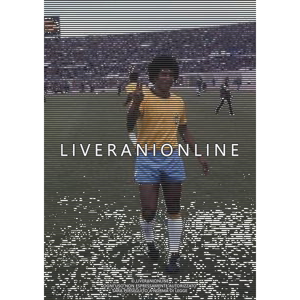 RETROSPETTIVA JAIRZINHO CALCIATORE NELLA FOTO JAIRZINHO CON LA MAGLIA DELLA NAZIONALE DEL BRASILE AI MONDIALI GERMANIA 1974 AG ALDO LIVERANI SAS