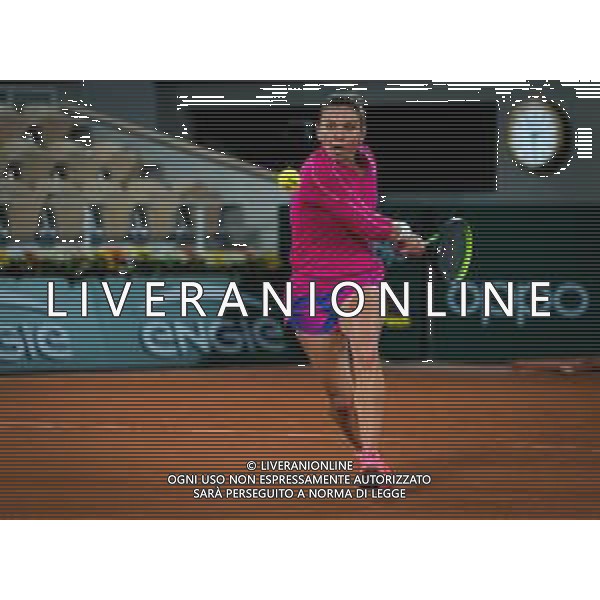 Roland Garros 2020, Grand Slam tournament - Tennis Internationals, 02 October 2020 Roland Garros stadium, paris, france, Italy Photo showing: Simona Halep of Romania in action against Amanda Anisimova of the United States @LM/DPPI/DPPI/Rob Prange