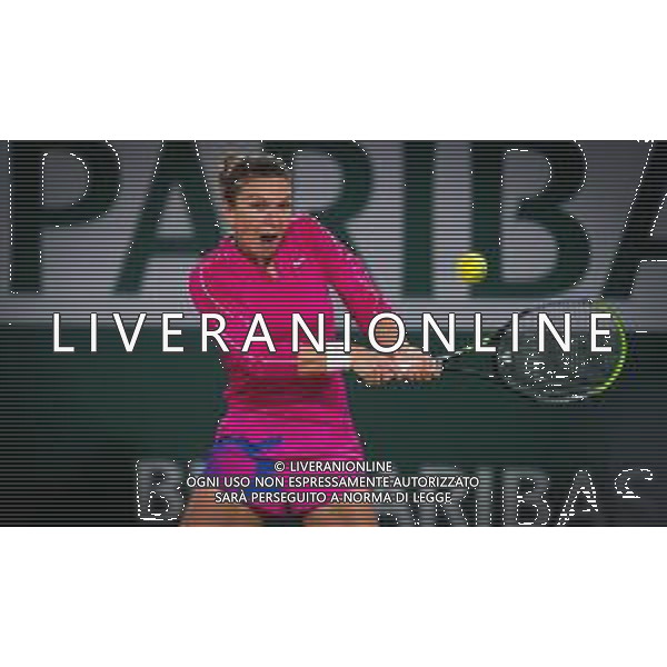 Roland Garros 2020, Grand Slam tournament - Tennis Internationals, 02 October 2020 Roland Garros stadium, paris, france, Italy Photo showing: Simona Halep of Romania in action against Amanda Anisimova of the United States @LM/DPPI/DPPI/Rob Prange AG ALDO LIVERANI SAS