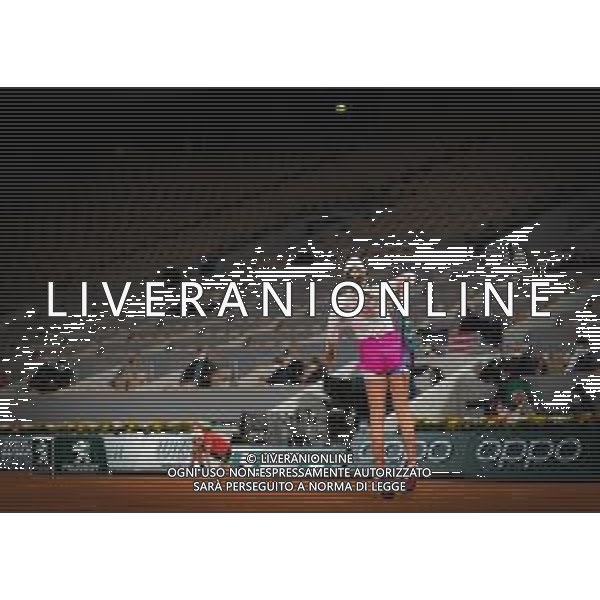Roland Garros 2020, Grand Slam tournament - Tennis Internationals, 02 October 2020 Roland Garros stadium, paris, france, Italy Photo showing: Amanda Anisimova of the United States in action against Simona Halep of Romania @LM/DPPI/DPPI/Rob Prange AG ALDO LIVERANI SAS
