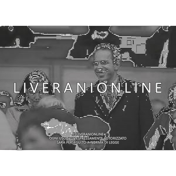 RETROSPETTIVA ENRICO MANTOVANI PRESIDENTE SAMPDORIA CALCIO NELLA FOTO ENRICO MANTOVANI PRESIDENTE SAMPDORIA IN TRIBUNA CON LA SORELLA LUDOVICA ANNO 1995 AG ALDO LIVERANI SAS 