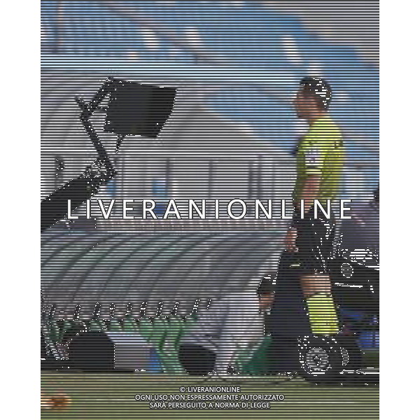 SASSUOLO - CROTONE CAMPIONATO CALCIO SERIE A TIM 03.10.2020 NELLA FOTO L\'ARBITRO IVANO PEZZUTO AL VAR ©SANTANDREA / AGENZIA ALDO LIVERANI SAS